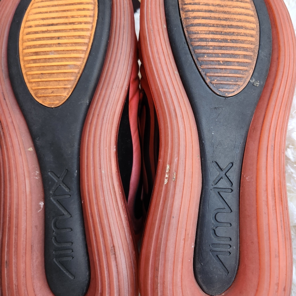 Nike 720 Red and Black Sneakers - Picture 7 of 7